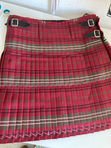 Made-to-measure Traditional Kilt Custom-made Highland kilt crafted to provide a precise fit and traditional appearance.